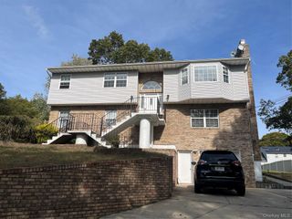 39 Elder Avenue, Farmingville, NY 11738