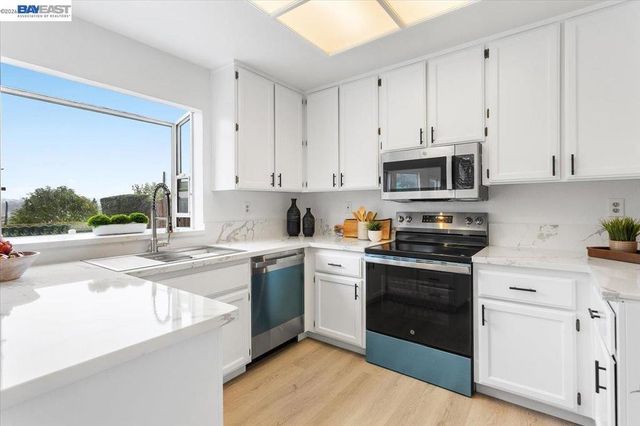 18786 Sydney Cir, Castro Valley, CA 94546