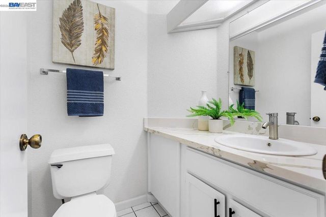 18786 Sydney Cir, Castro Valley, CA 94546