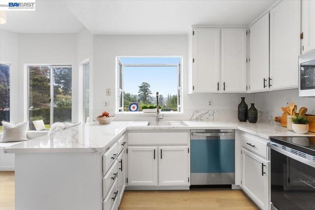 18786 Sydney Cir, Castro Valley, CA 94546