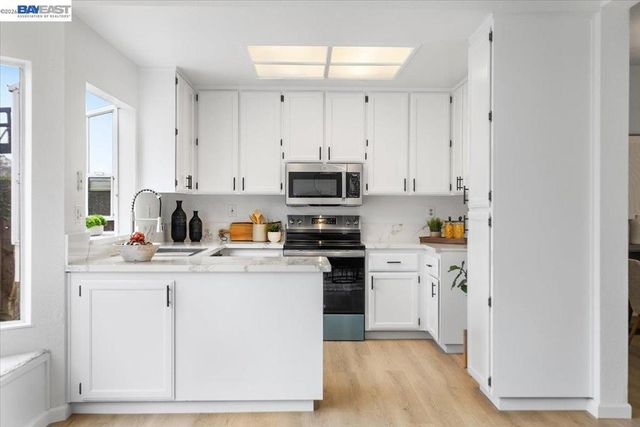 18786 Sydney Cir, Castro Valley, CA 94546