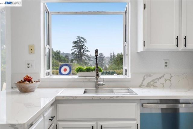 18786 Sydney Cir, Castro Valley, CA 94546