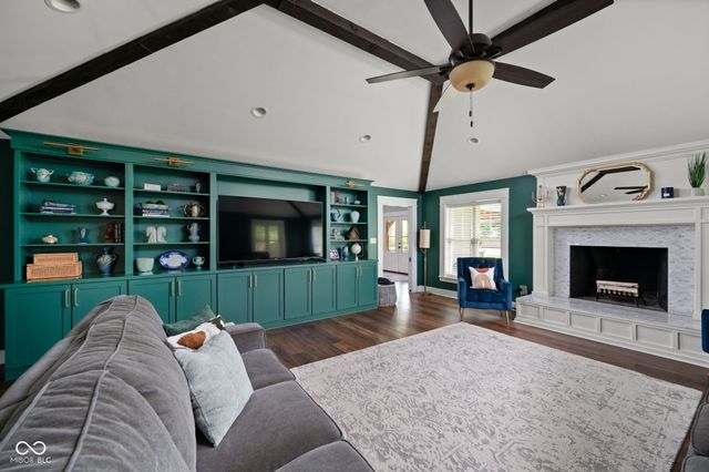 544 Amos Drive, Zionsville, IN 46077