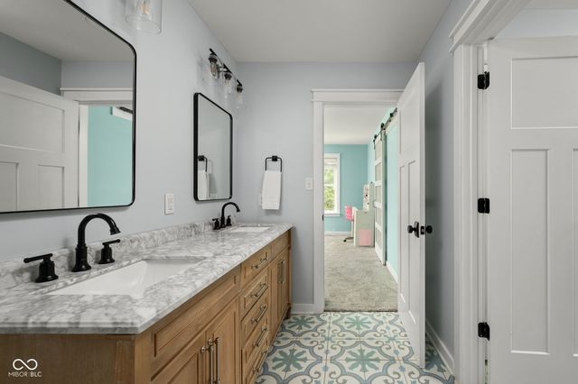 544 Amos Drive, Zionsville, IN 46077