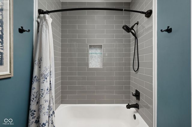 544 Amos Drive, Zionsville, IN 46077
