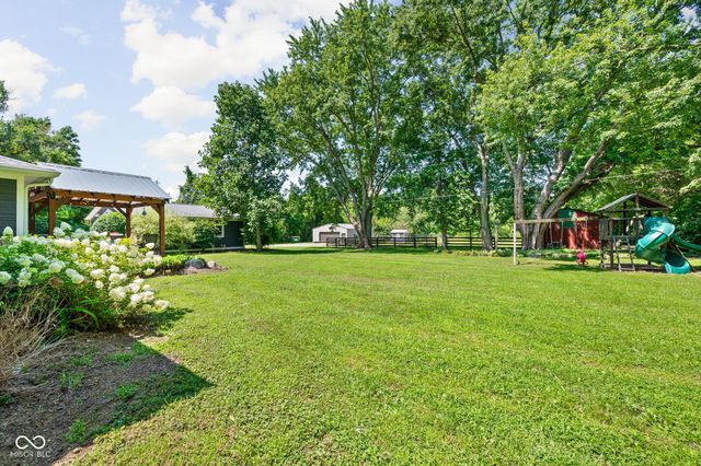 544 Amos Drive, Zionsville, IN 46077