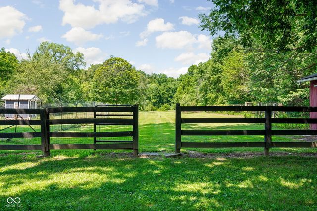 544 Amos Drive, Zionsville, IN 46077