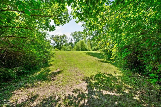 544 Amos Drive, Zionsville, IN 46077