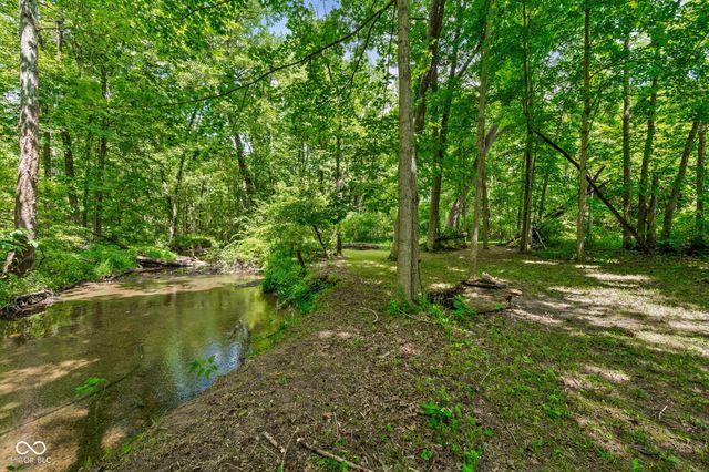 544 Amos Drive, Zionsville, IN 46077