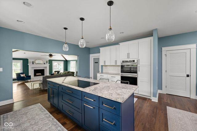 544 Amos Drive, Zionsville, IN 46077