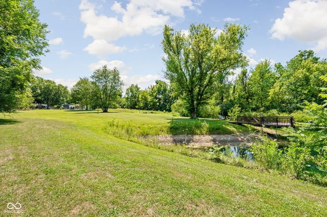 544 Amos Drive, Zionsville, IN 46077