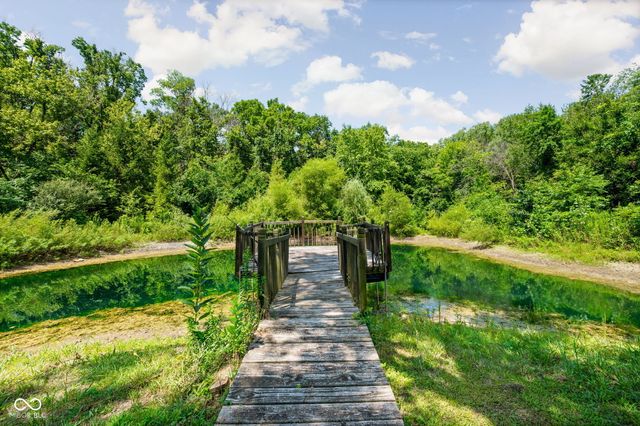 544 Amos Drive, Zionsville, IN 46077