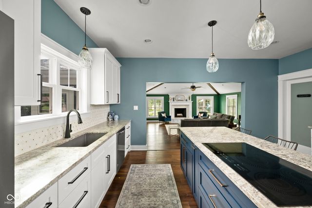 544 Amos Drive, Zionsville, IN 46077