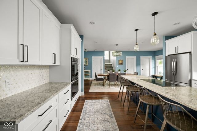 544 Amos Drive, Zionsville, IN 46077
