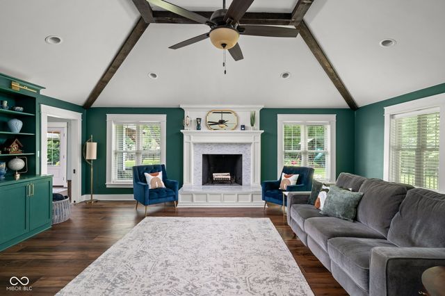 544 Amos Drive, Zionsville, IN 46077
