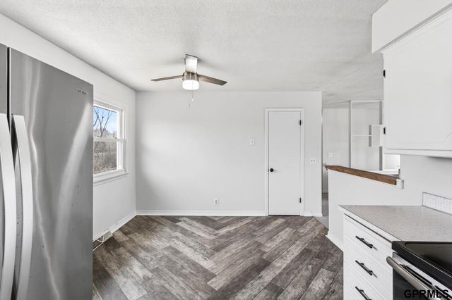 6219 N 66 Street, Omaha, NE 68104