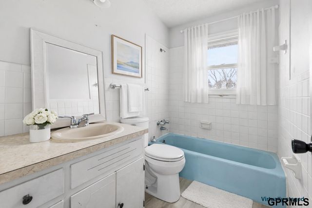 6219 N 66 Street, Omaha, NE 68104