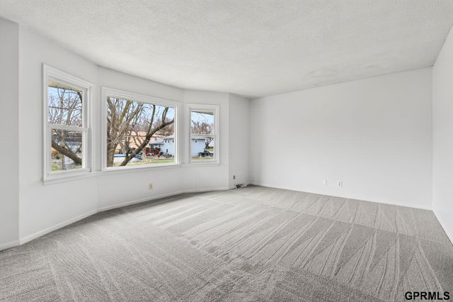 6219 N 66 Street, Omaha, NE 68104