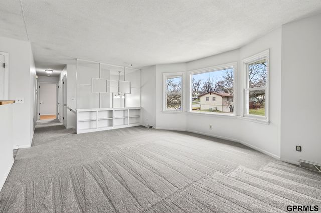 6219 N 66 Street, Omaha, NE 68104