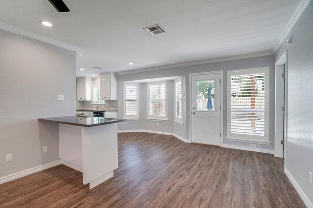 226 Claris LN, Georgetown, TX 78626
