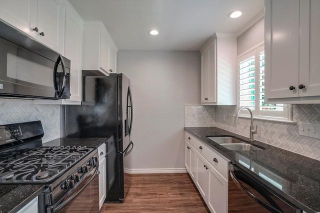 226 Claris LN, Georgetown, TX 78626