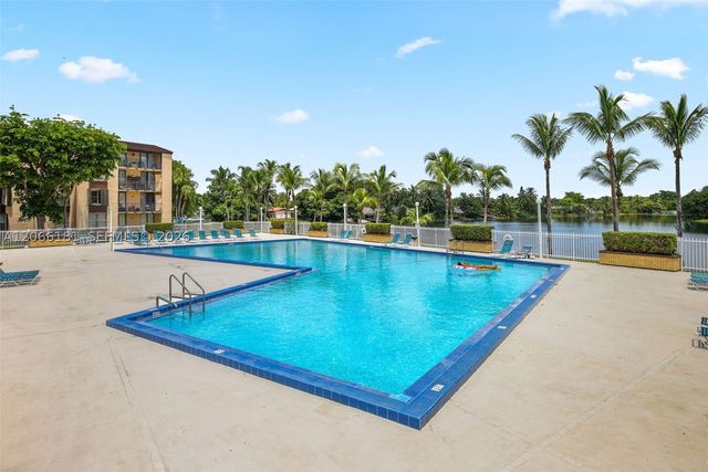 14211 N Kendall Dr 207E, Miami, FL 33186