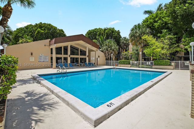 14211 N Kendall Dr 207E, Miami, FL 33186