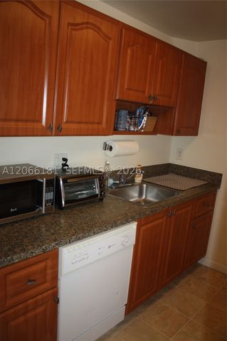 14211 N Kendall Dr 207E, Miami, FL 33186