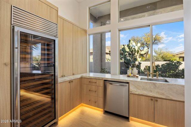 10874 E DALE Lane, Scottsdale, AZ 85262