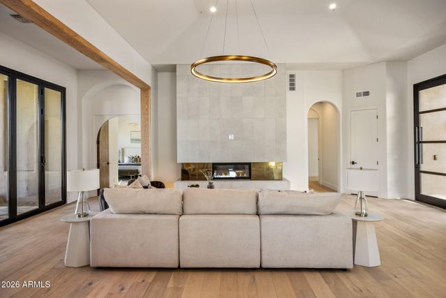 10874 E DALE Lane, Scottsdale, AZ 85262