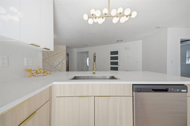 5700 VENETIAN BOULEVARD NE, St Petersburg, FL 33703