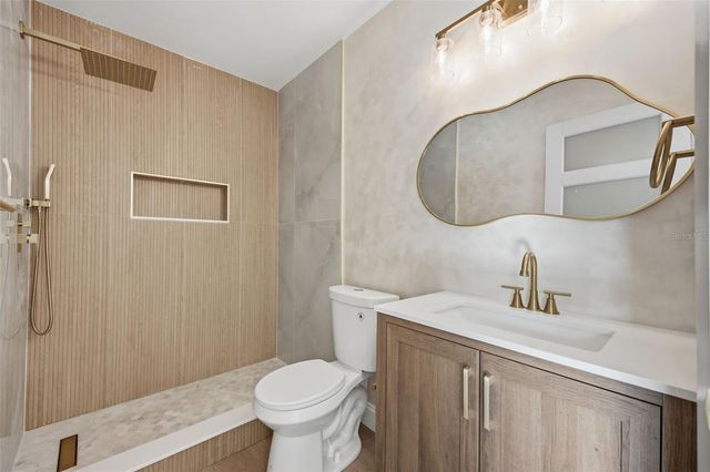 5700 VENETIAN BOULEVARD NE, St Petersburg, FL 33703