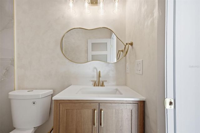 5700 VENETIAN BOULEVARD NE, St Petersburg, FL 33703