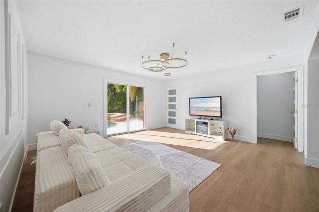 5700 VENETIAN BOULEVARD NE, St Petersburg, FL 33703