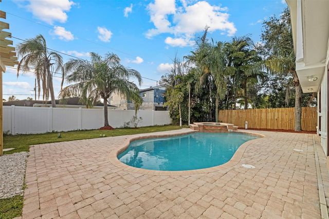 5700 VENETIAN BOULEVARD NE, St Petersburg, FL 33703