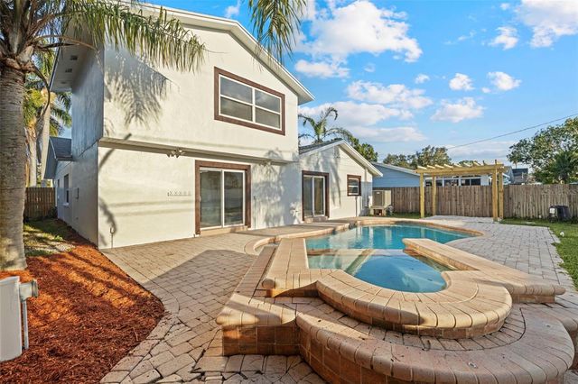 5700 VENETIAN BOULEVARD NE, St Petersburg, FL 33703