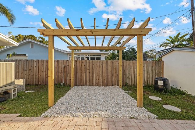 5700 VENETIAN BOULEVARD NE, St Petersburg, FL 33703