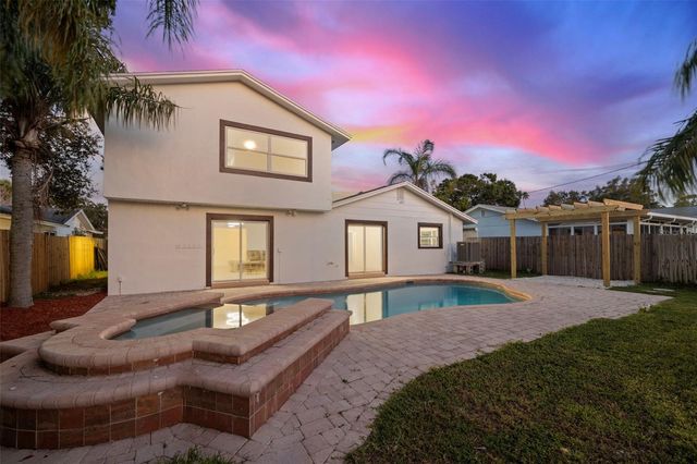 5700 VENETIAN BOULEVARD NE, St Petersburg, FL 33703