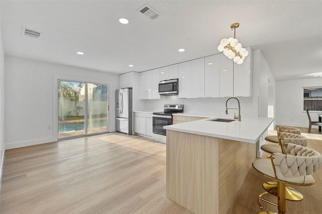 5700 VENETIAN BOULEVARD NE, St Petersburg, FL 33703