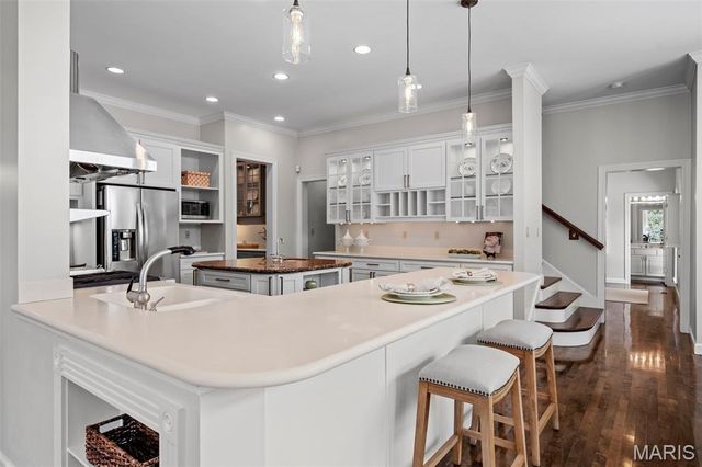 3 Longrove Lane, Des Peres, MO 63131