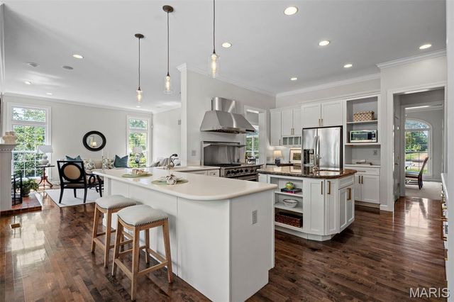 3 Longrove Lane, Des Peres, MO 63131