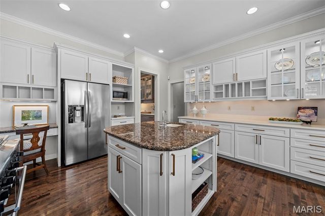 3 Longrove Lane, Des Peres, MO 63131
