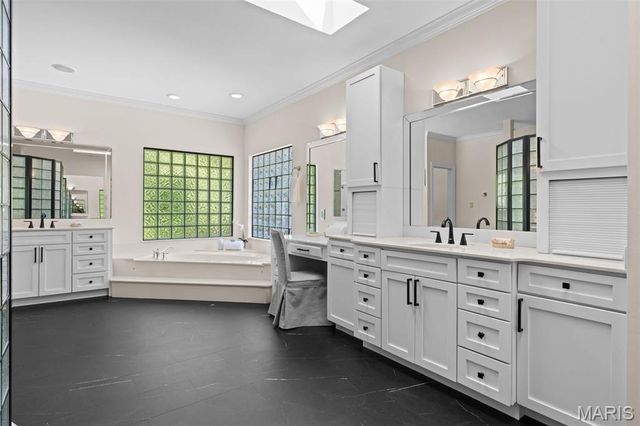 3 Longrove Lane, Des Peres, MO 63131