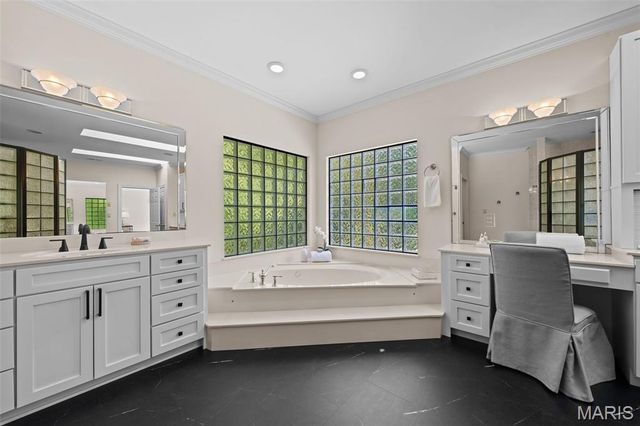 3 Longrove Lane, Des Peres, MO 63131