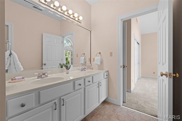3 Longrove Lane, Des Peres, MO 63131