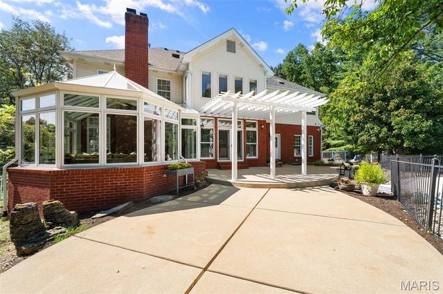 3 Longrove Lane, Des Peres, MO 63131