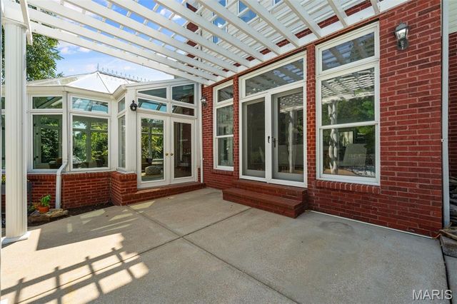 3 Longrove Lane, Des Peres, MO 63131