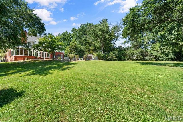 3 Longrove Lane, Des Peres, MO 63131