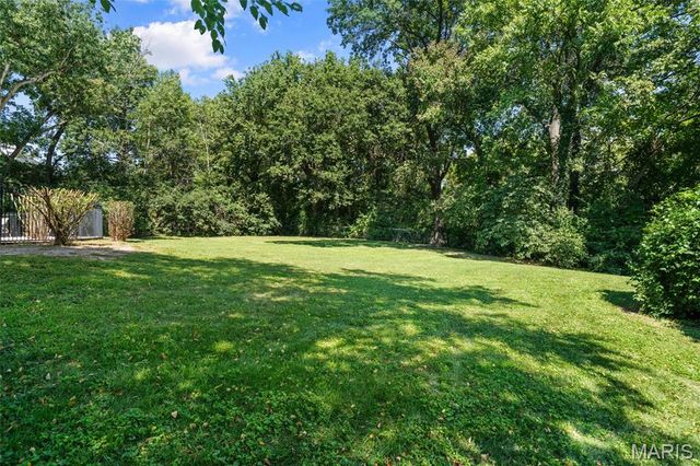 3 Longrove Lane, Des Peres, MO 63131