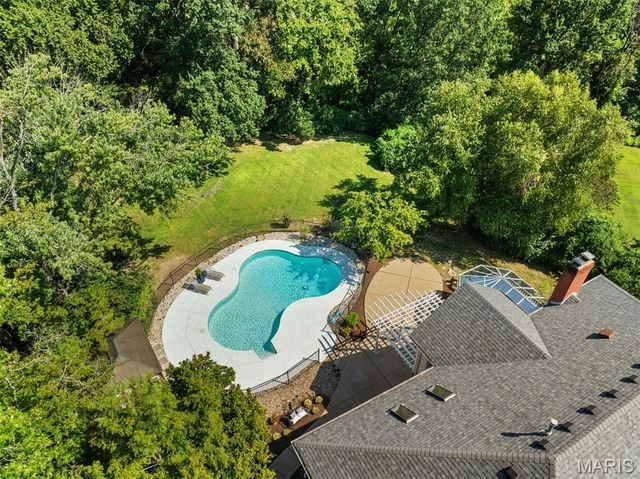 3 Longrove Lane, Des Peres, MO 63131